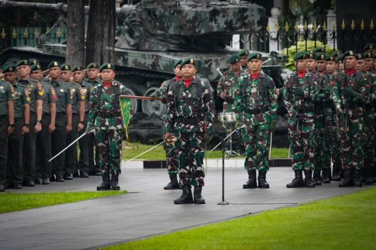 Kaskostrad Pimpin Upacara 17-an Bulan Januari di Makostrad