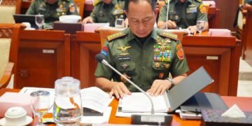Panglima TNI Dampingi Menhan RI Rapat Kerja dengan Komisi I DPR RI