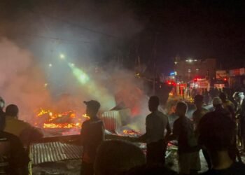 Polri Bergerak Cepat, Water Canon Dikerahkan Padamkan Kebakaran di Jalan Seringgu Merauke