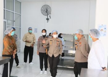 Wakapolda Papua Barat Tinjau SPPG Polda Papua Barat