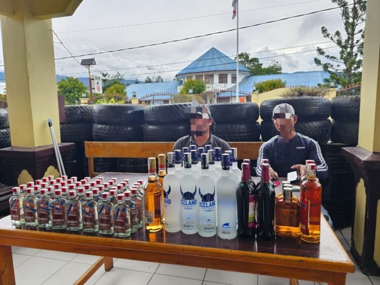 Polres Jayawijaya Amankan 11 Karton Miras Berlabel di Bandara Wamena