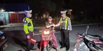 Satuan Lalu Lintas Polres Waropen Rutin Gelar Patroli Blue Light, Himbau Pengendara Patuhi Aturan Berlalu Lintas