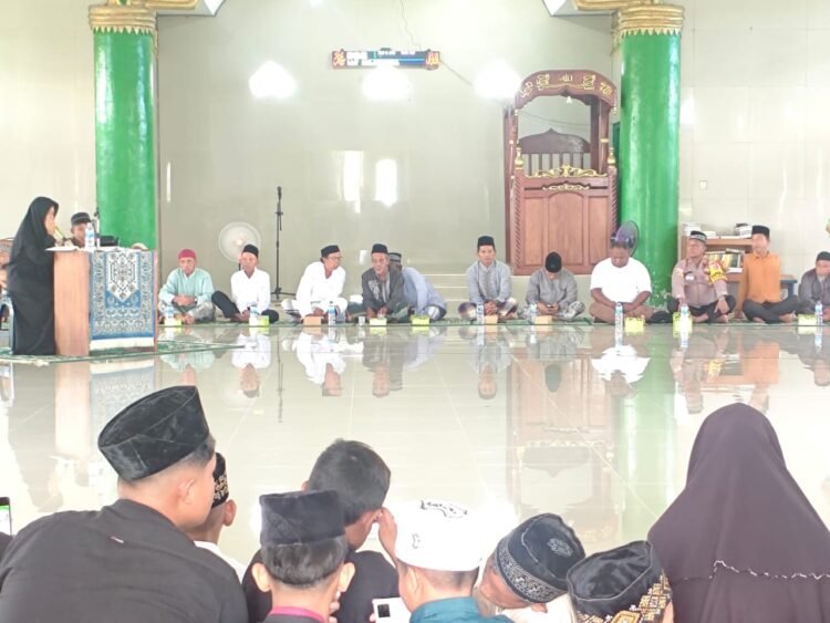 Kapolsek Bonggo Hadiri Peringatan Isra Mi’raj Nabi Muhammad SAW di Kampung Kiren