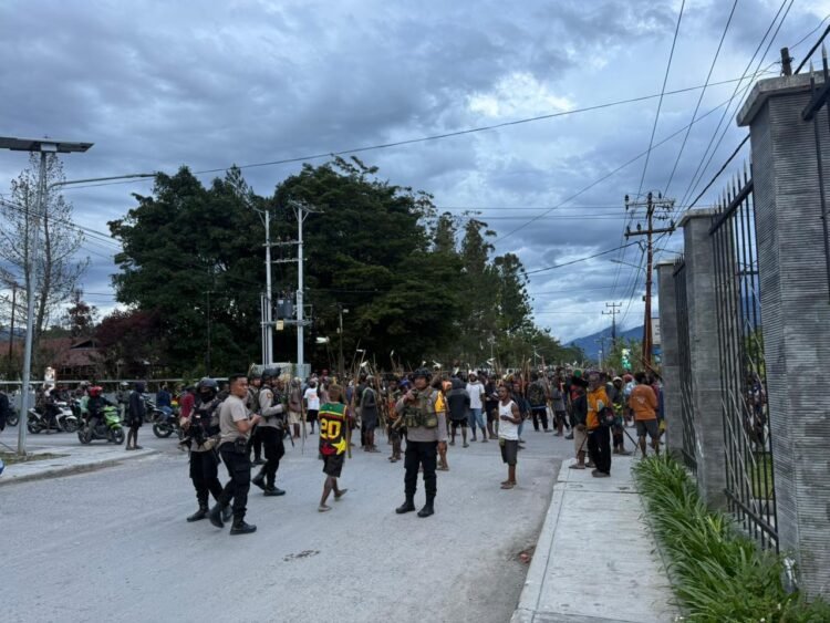 Aksi Saling Serang Antar Kelompok Masyarakat di Wamena Berhasil Dilerai Aparat Kepolisian