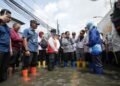 Tinjau Pengungsian Banjir di Rawa Buaya, Gubernur Pramono Serahkan Bantuan dan Tambah Pompa Air