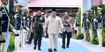 Presiden Prabowo Subianto memberikan taklimat kepada para peserta Rapat Pimpinan (Rapim) TNI dan Polri yang digelar di Istana Kepresidenan