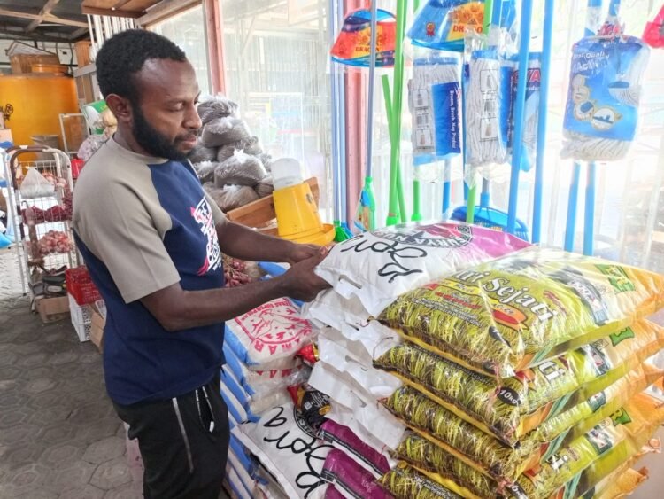 Satreskrim Polres Keerom Lakukan Monitoring Harga Bahan Pokok, Pasokan Umumnya Stabil