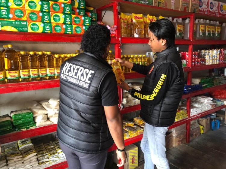 Satgas Pangan Lakukan Pemantauan Kios Pengendali Inflasi di Oksibil, Harga Komoditas Naik Akibat Biaya Transportasi Udara