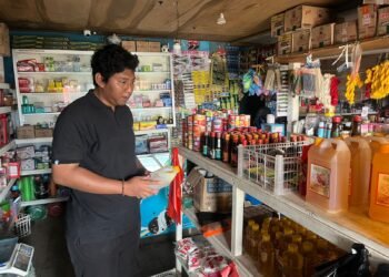 Satreskrim Polres Mamberamo Tengah Cek Harga Bahan Pokok di Pasar Sentral Kobakma