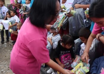 Bhayangkari Cabang Tolikara Berbagi Kepedulian, Dukung Semangat Belajar Anak Personel Polres Tolikara