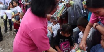 Bhayangkari Cabang Tolikara Berbagi Kepedulian, Dukung Semangat Belajar Anak Personel Polres Tolikara