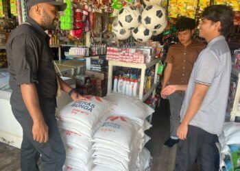 Satreskrim Polres Mamberamo Tengah Cek Harga Bahan Pokok di Pasar Kobakma