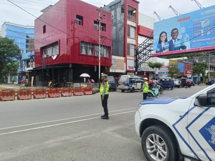 Sinergi TNI-Polri di Pos Jembatan Merah, Amankan Arus Mudik Lebaran di Jayapura