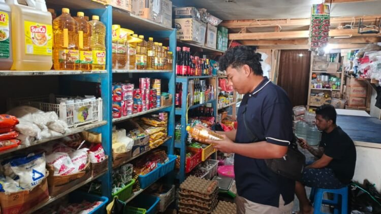 Satgas Saber Polres Mamberamo Tengah Cek Harga Bahan Pokok di Pasar Kobakma, Sejumlah Komoditas Lampaui HET