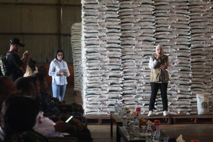 Jaga Stabilitas Pangan Jelang Idulfitri, Bulog Merauke Salurkan Bantuan untuk Masyarakat