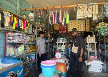 Polres Mamberamo Tengah Cek Harga Beras di Pasar Sentral Kobakma