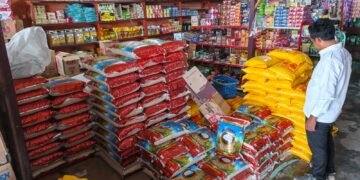 Polres Waropen Pantau Harga Beras di Retail Modern dan Pasar Tradisional