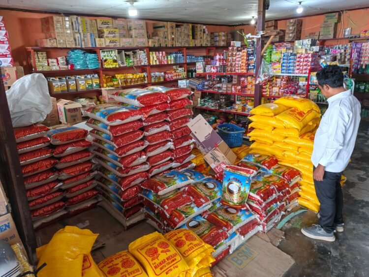 Polres Waropen Pantau Harga Beras di Retail Modern dan Pasar Tradisional