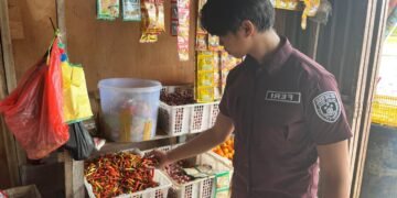 Sat Reskrim Polres Nduga Cek Harga Bahan Pokok di Kenyam, Harga Masih di Atas HET