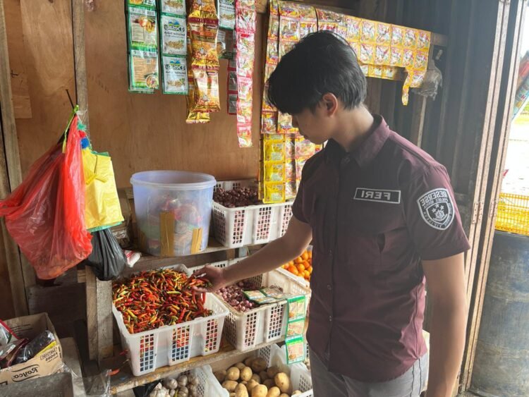 Sat Reskrim Polres Nduga Cek Harga Bahan Pokok di Kenyam, Harga Masih di Atas HET