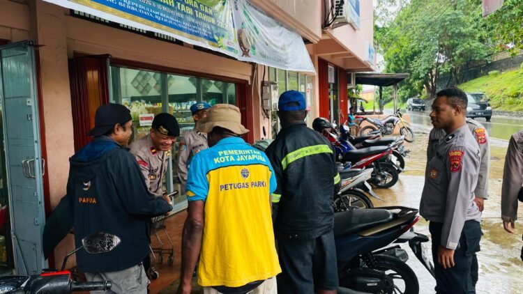 Patroli Humanis Sat Samapta Polresta Jayapura Kota, Sigap Tangani Laka dan Jaga Stabilitas Kamtibmas