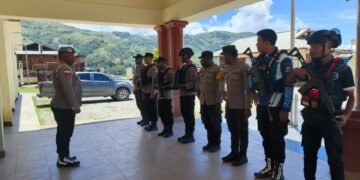 Polres Tolikara Intensifkan Patroli Jalan Kaki Wujudkan Kamtibmas Aman dan Kondusif
