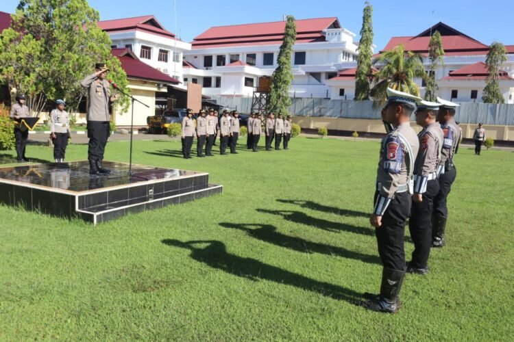 Apresiasi Kinerja Humanis, Kapolres Merauke Anugerahkan Penghargaan Kepada Personel Sat Lantas Berprestasi