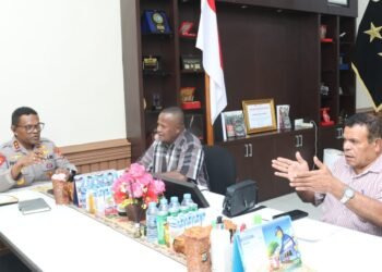 Kapolda Papua Terima Aspirasi Ondofolo Yobeh, Siap Bantu Perbaikan Jembatan dan Dukung Festival Kampung