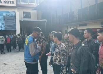 Kapolda Papua Terima Aspirasi Ondofolo Yobeh, Siap Bantu Perbaikan Jembatan dan Dukung Festival Kampung