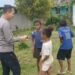 Peduli Pendidikan Anak Papua, Kapolsek Biak Barat Bagikan Buku di Distrik Swandiwe