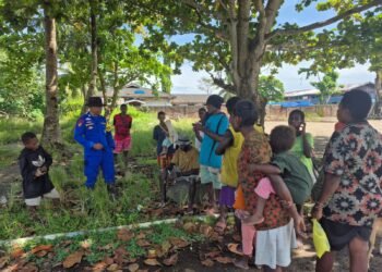 Polisi RW Sat Polairud Polres Merauke Perkuat Kemitraan Kamtibmas Melalui Sambang Warga di Kampung Wogekel