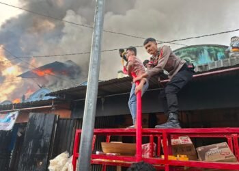 Kebakaran Hanguskan Belasan Ruko di Jalan Irian–Trikora Wamena, Polisi Bergerak Cepat Lakukan Penanganan