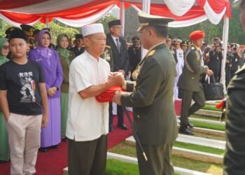 Tangis Haru Iringi Pemakaman Mayor Zulmi, Prajurit Berprestasi TNI