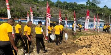 Jelang Peresmian, Personel Polda Papua Bersihkan dan Geladi Gedung Gereja Terang Bhara Daksa