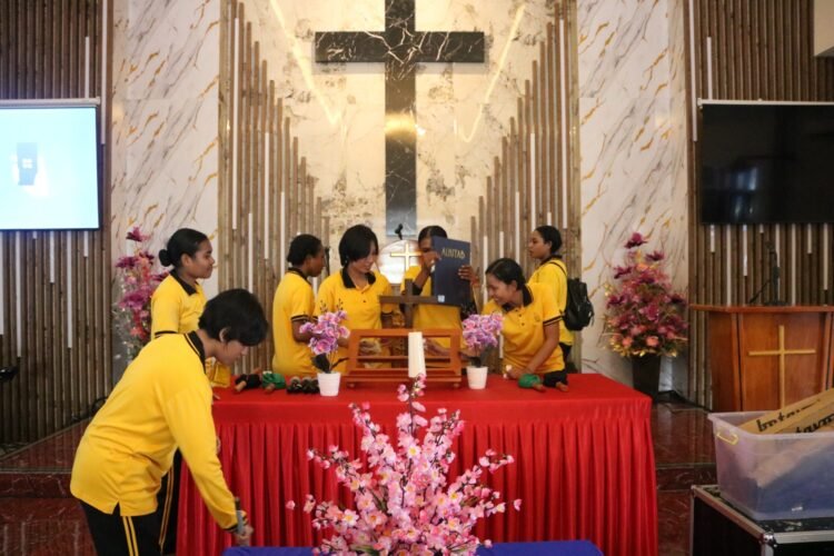 Persiapan Peresmian Gereja Terang Bhara Daksa, Personel Polda Papua Gelar Kurve Bersama dan Gladi