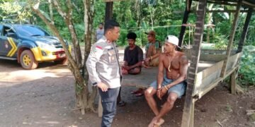 Polsek Elikobel Tertibkan Produksi Miras Lokal, Puluhan Liter Sagero Dimusnahkan di Kampung Tof-Tof