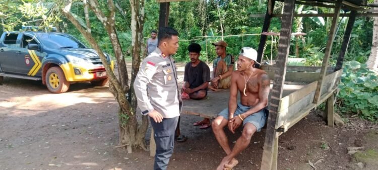 Polsek Elikobel Tertibkan Produksi Miras Lokal, Puluhan Liter Sagero Dimusnahkan di Kampung Tof-Tof