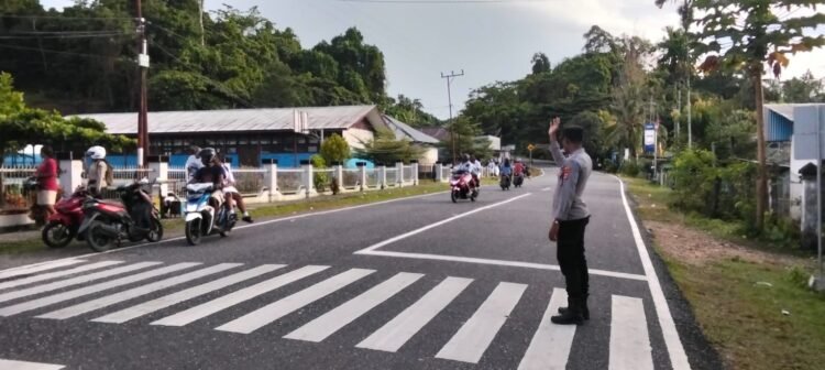 Satlantas Polres Waropen Intensifkan Strong Point Pagi, Wujudkan Lalu Lintas Aman dan Tertib 