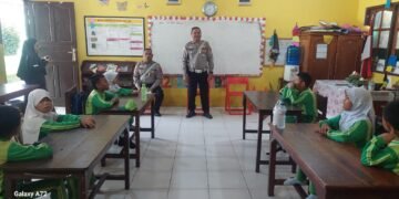 Satlantas Polres Jayapura Tanamkan Disiplin Berlalu Lintas Sejak Dini Lewat Program Polsanak di Sentani