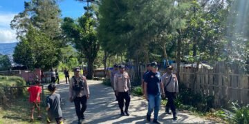 Polres Tolikara Gelar Patroli Humanis Saat Hardiknas, Wujudkan Karubaga Aman Dan Kondusif 