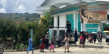 Hadir di Tengah Jemaat, Polisi Amankan Ibadah Minggu di Karubaga