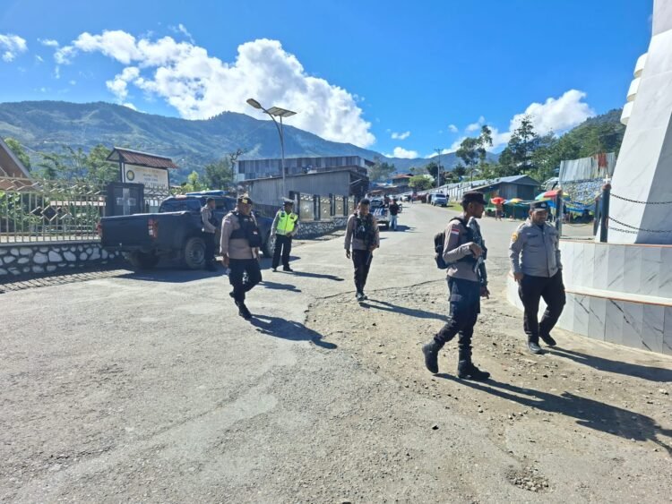 Polres Tolikara Perkuat Patroli Humanis, Pastikan Aktivitas Warga Karubaga Tetap Aman dan Lancar 