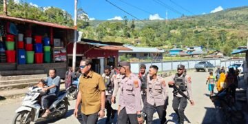 Polres Tolikara Perkuat Patroli Humanis, Pastikan Aktivitas Warga Karubaga Tetap Aman dan Lancar 