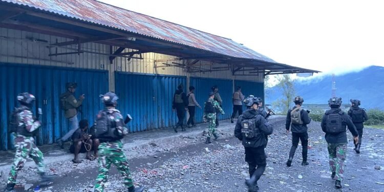 Sinergitas TNI-Polri Perkuat Patroli Gabungan, Jaga Kondusivitas Kamtibmas di Puncak Jaya