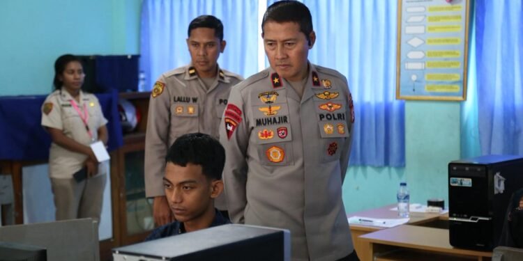 Wakapolda Papua Tinjau Langsung Proses CAT Akademik Penerimaan Bintara Polri