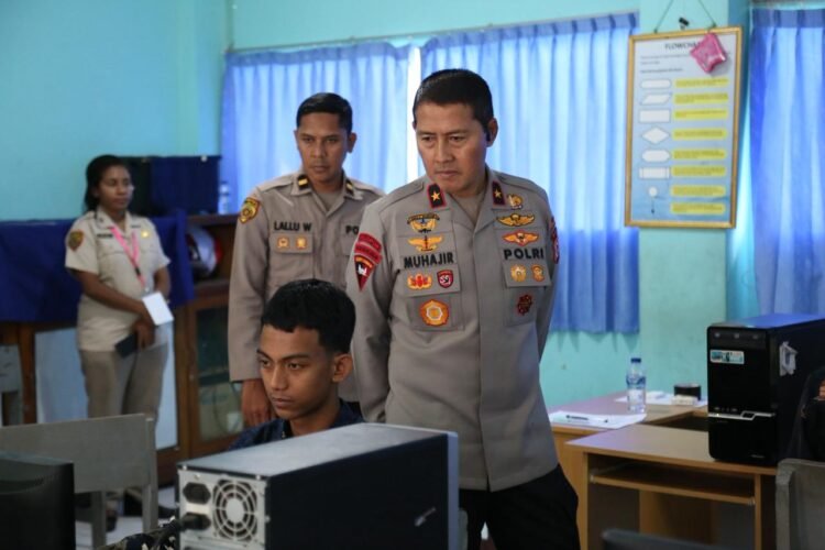 Wakapolda Papua Tinjau Langsung Proses CAT Akademik Penerimaan Bintara Polri