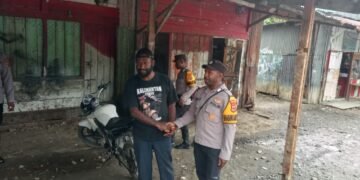 Sat Binmas Polres Tolikara Sambangi Pangkalan Ojek di Desa Ampera, Perkuat Kemitraan dan Keselamatan Berkendara