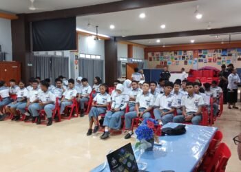 Bid Tik Polda Papua Sosialisasikan Super App Polri Dan Layanan 110 Presisi Di Sekolah-Sekolah Kota Jayapura 