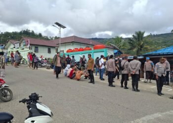 Patroli Humanis Regu Siaga II Polres Tolikara Jaga Kondusivitas Kota Karubaga 