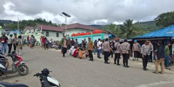 Patroli Humanis Regu Siaga II Polres Tolikara Jaga Kondusivitas Kota Karubaga 